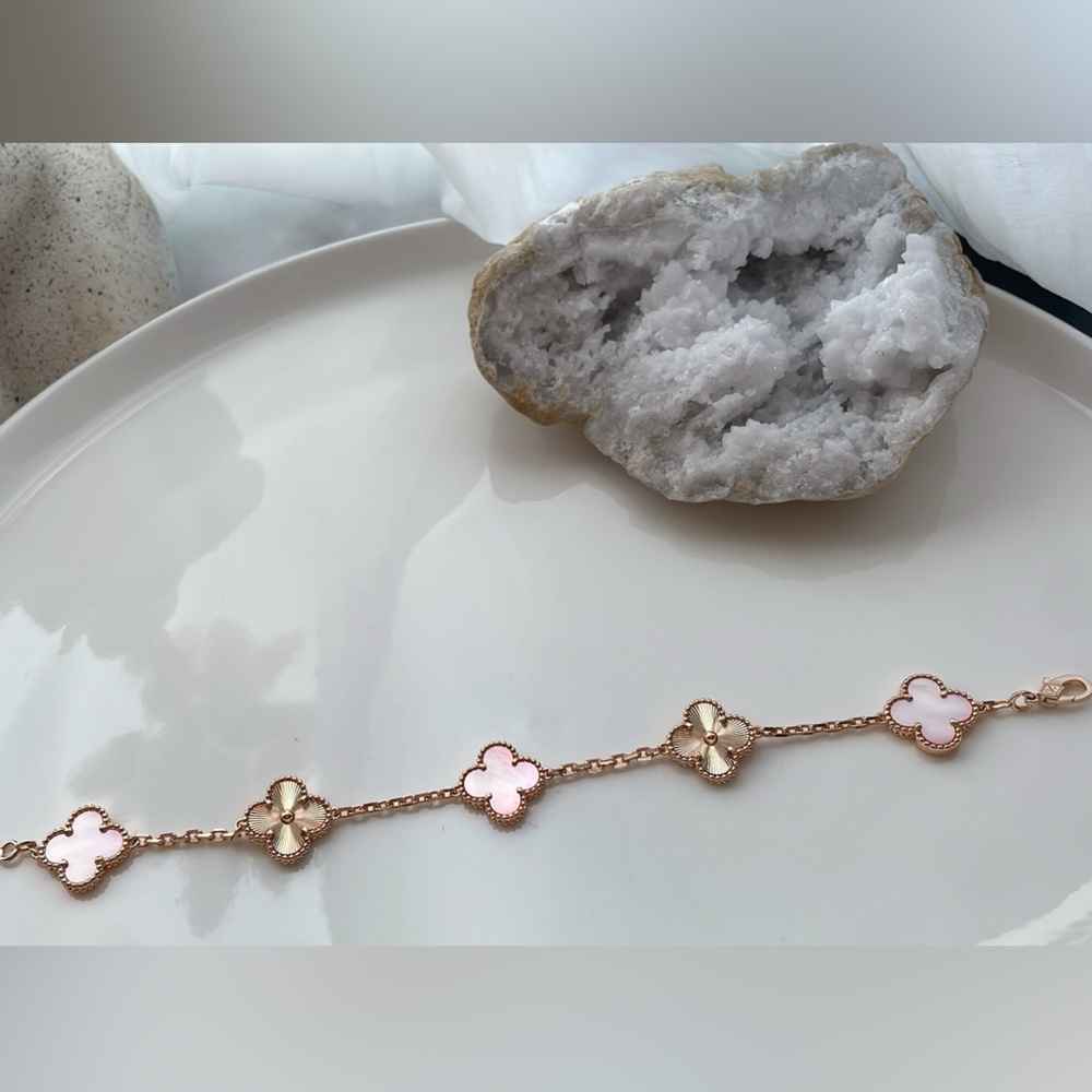 Elegant Pink and Rose Gold Floral Clover Motif Bracelet